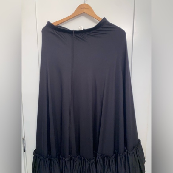 Flamenco Dancing Skirt - Picture 2 of 5